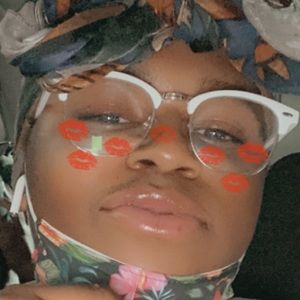 Meet your Posher, Adryan